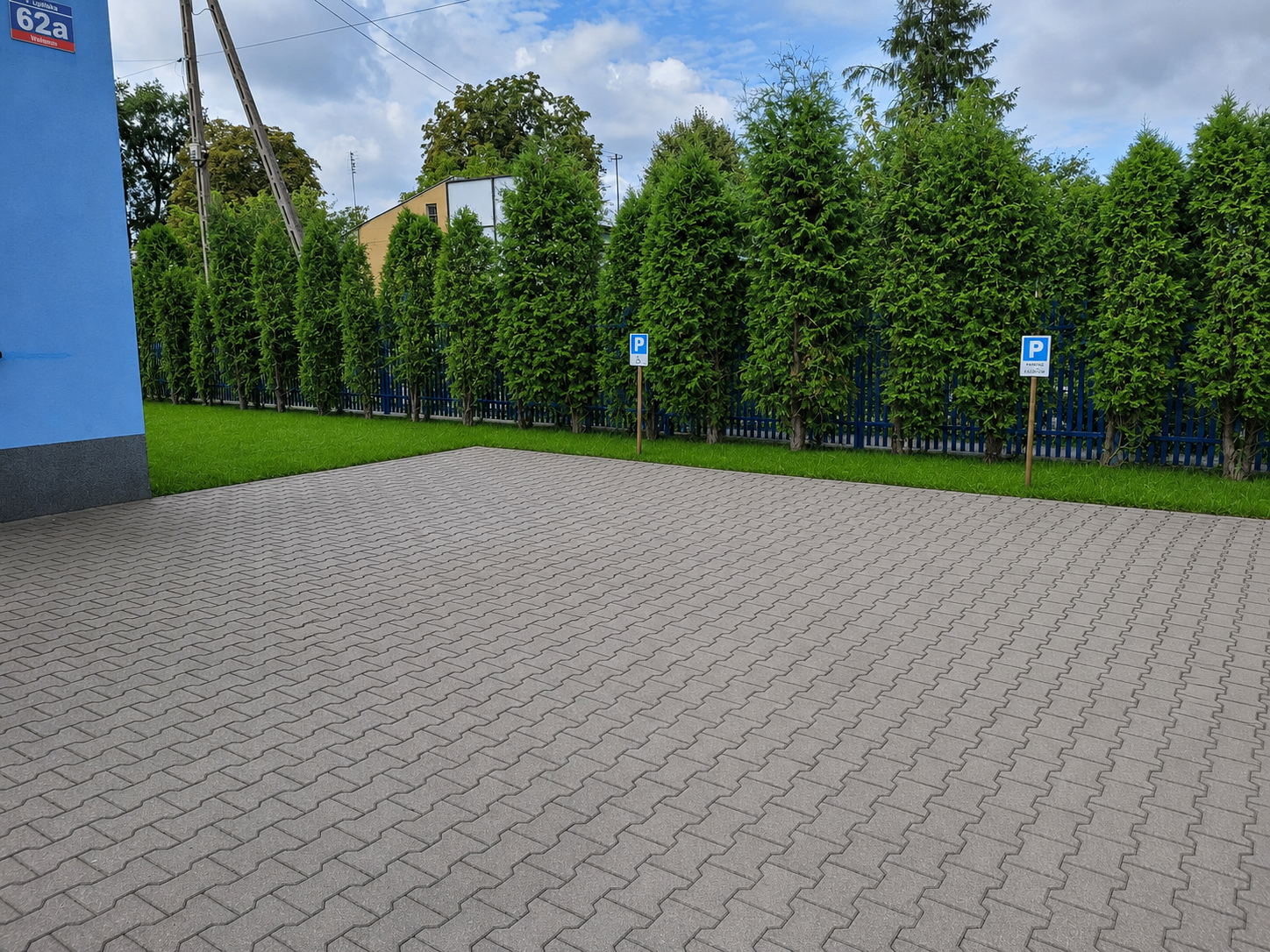 Parking przy serwisie Gwarant