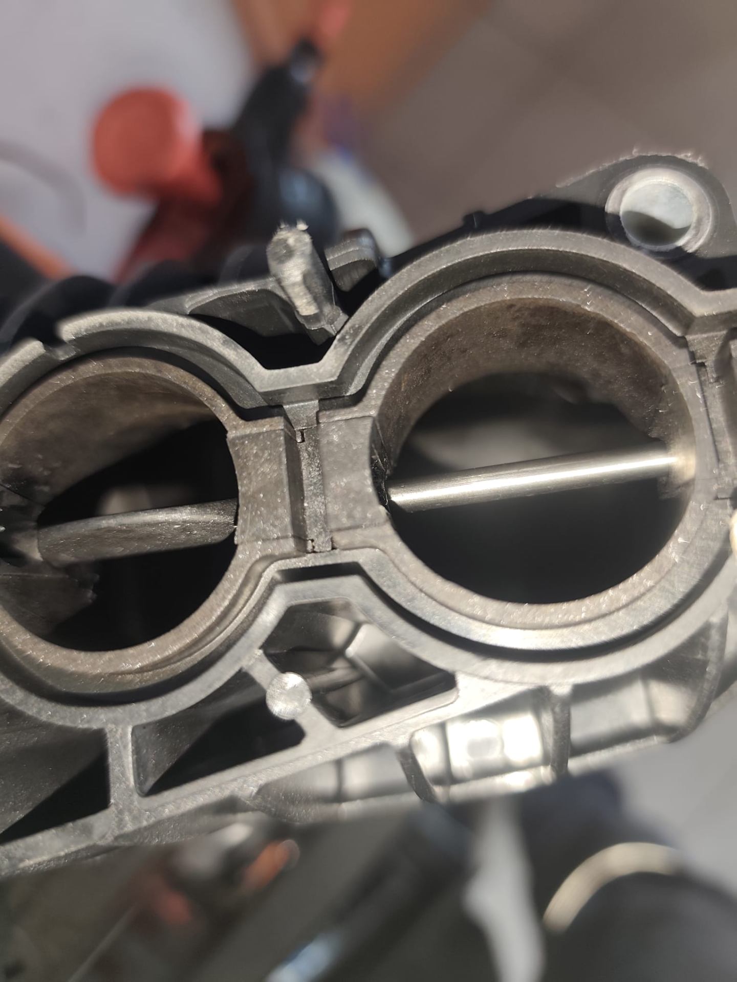 Mechaniczne usuwanie nagaru za pomocą granulatu z łupin orzecha — po